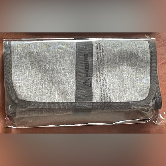 BNWOT! COMPACT, GADGET ORGANIZER, Black & Grey - Picture 7 of 7